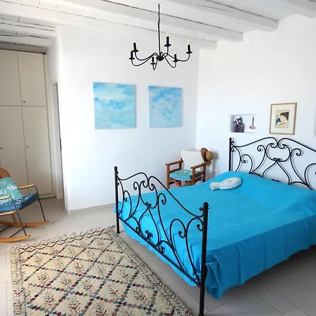 La Casa Dei Gatti Paros לינה וארוחת בוקר